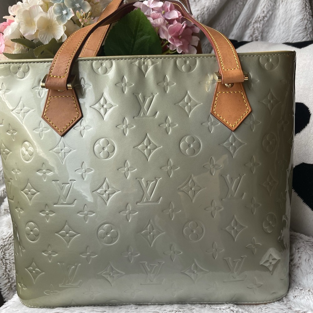 S O L D Pre love LV Vernice